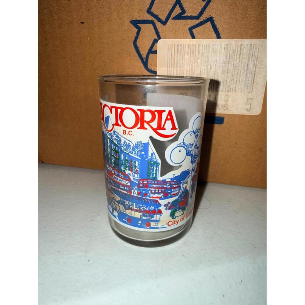 Victoria BC Souvenir Glass - Picture 2 of 2